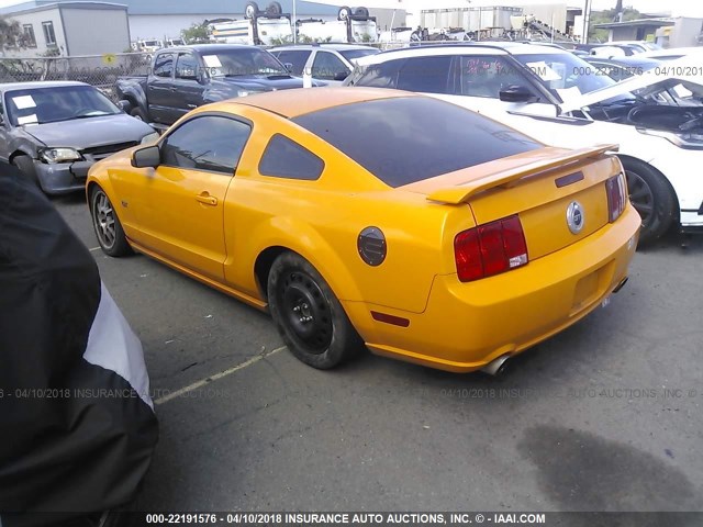 1ZVFT82H575347661 - 2007 FORD MUSTANG GT ORANGE photo 3