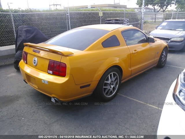 1ZVFT82H575347661 - 2007 FORD MUSTANG GT ORANGE photo 4