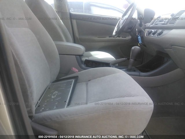 4T1BE30K44U907695 - 2004 TOYOTA CAMRY LE/XLE/SE თაფლისფერი ფოტო 5
