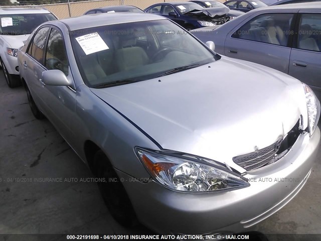 JTDBE32K420074986 - 2002 TOYOTA CAMRY LE/XLE/SE GRAY photo 1