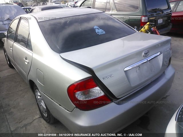 JTDBE32K420074986 - 2002 TOYOTA CAMRY LE/XLE/SE GRAY photo 3