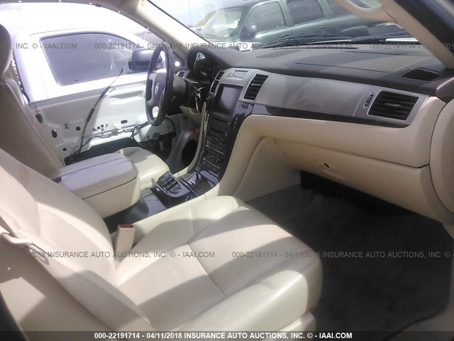 1GYFK63828R256411 - 2008 CADILLAC ESCALADE LUXURY أبيض صورة 5