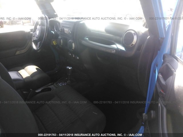 1C4AJWAG9CL154449 - 2012 JEEP WRANGLER SPORT BLUE photo 5