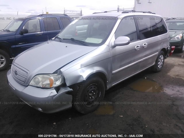 KNDUP132356762145 - 2005 KIA SEDONA EX/LX SILVER photo 2