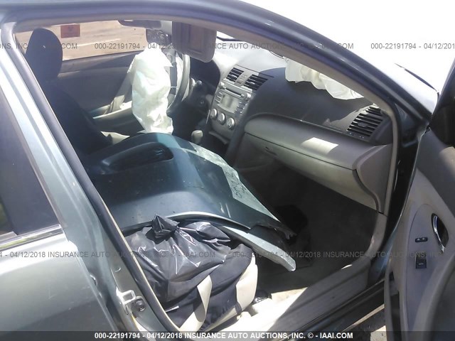JTNBF3EK5A3001997 - 2010 TOYOTA CAMRY SE/LE/XLE GREEN photo 5