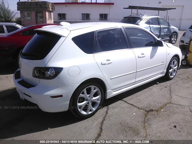 JM1BK343671673341 - 2007 MAZDA 3 HATCHBACK WHITE photo 4