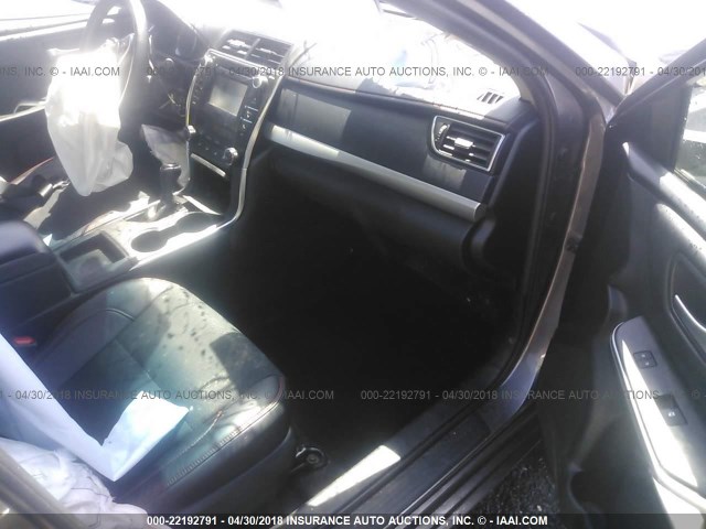 4T1BF1FK8GU593952 - 2016 TOYOTA CAMRY LE/XLE/SE/XSE GRAY photo 5