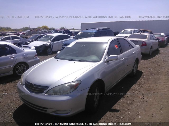 4T1BF32K32U523737 - 2002 TOYOTA CAMRY LE/XLE/SE SILVER photo 2