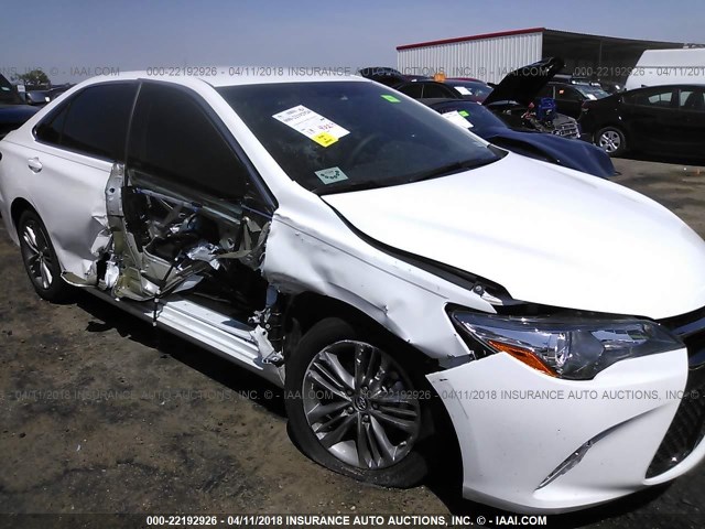 4T1BF1FK5HU411965 - 2017 TOYOTA CAMRY LE/XLE/SE/XSE WHITE photo 6