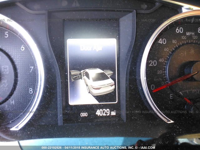 4T1BF1FK5HU411965 - 2017 TOYOTA CAMRY LE/XLE/SE/XSE WHITE photo 7