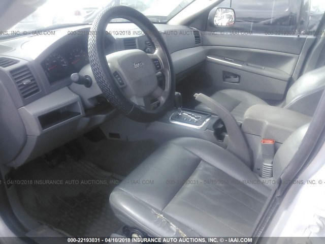 1J4GR48K85C515085 - 2005 JEEP GRAND CHEROKEE LAREDO/COLUMBIA/FREEDOM GRAY photo 5