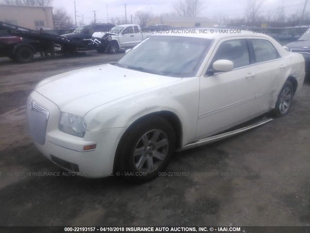 2C3KA53G06H351589 - 2006 CHRYSLER 300 TOURING WHITE photo 2