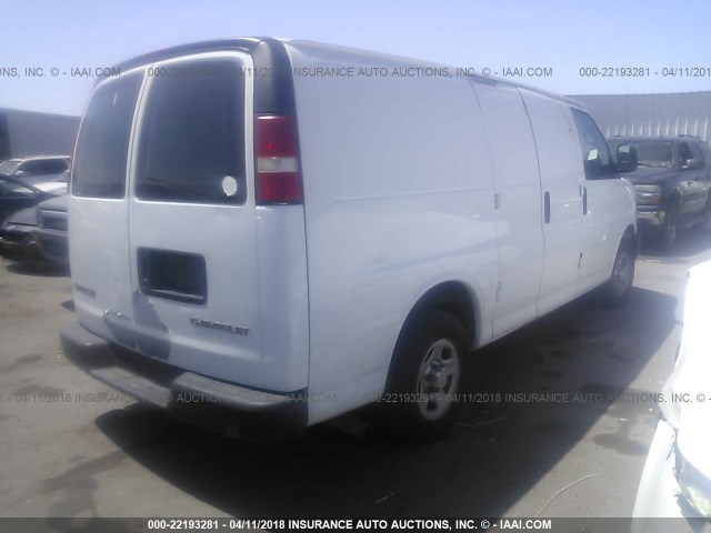 1GCFG15X161207453 - 2006 CHEVROLET EXPRESS G1500  WHITE photo 4