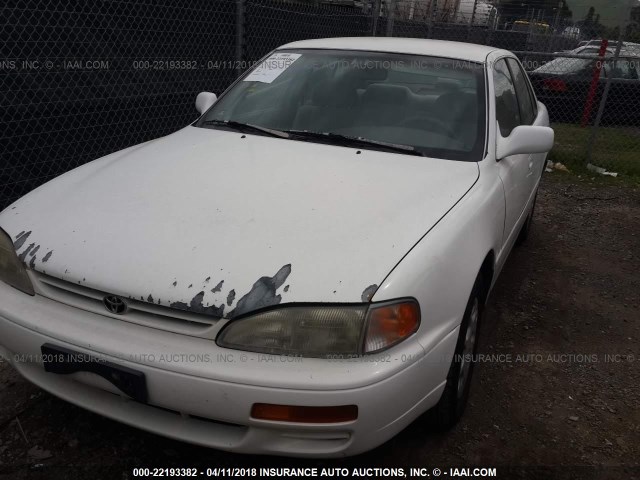 4T1BG12K7TU912593 - 1996 TOYOTA CAMRY DX/LE/XLE WHITE photo 2