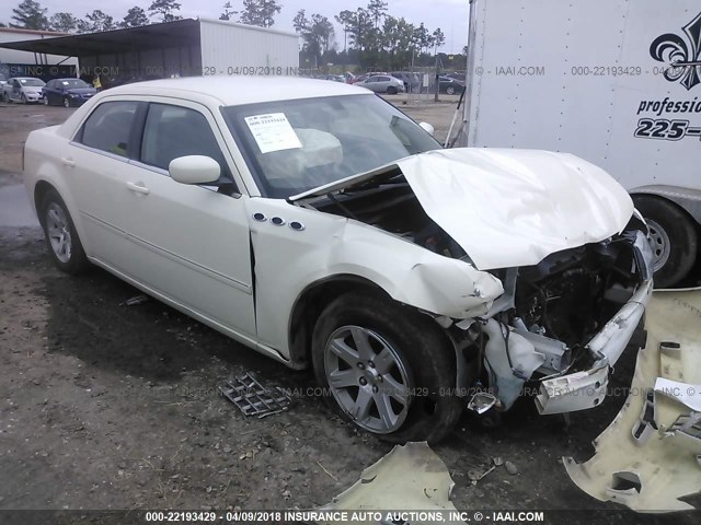 2C3LA43R77H826818 - 2007 CHRYSLER 300 WHITE photo 1