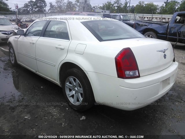 2C3LA43R77H826818 - 2007 CHRYSLER 300 WHITE photo 3