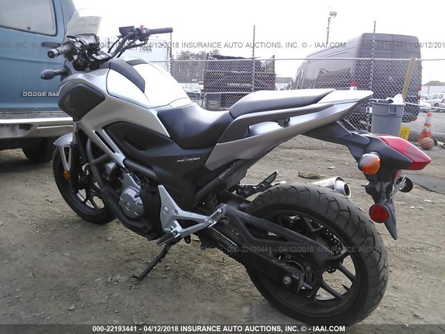 JH2RC6319CK000276 - 2012 HONDA NC700X DCT GRAY photo 3