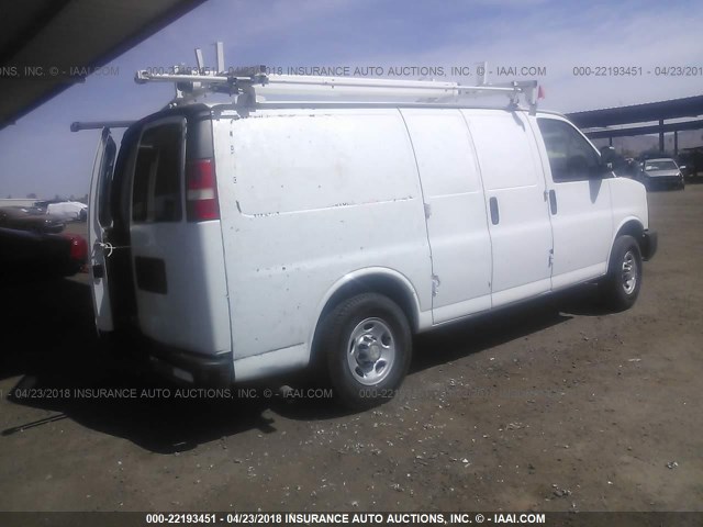 1GCWGFCA9B1109874 - 2011 CHEVROLET EXPRESS G2500  WHITE photo 4