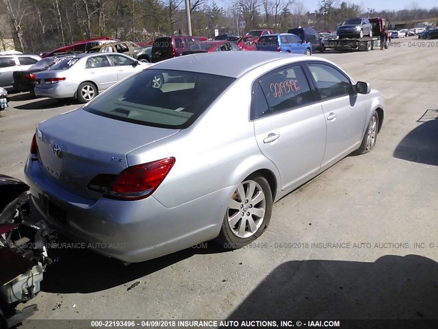 4T1BK36B85U010588 - 2005 TOYOTA AVALON XL/XLS/TOURING/LIMITED SILVER photo 4