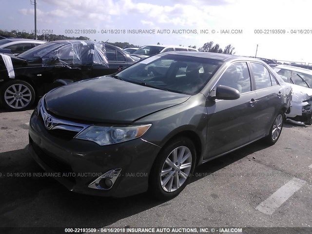 4T1BF1FK4CU593313 - 2012 TOYOTA CAMRY SE/LE/XLE Серый фото 2