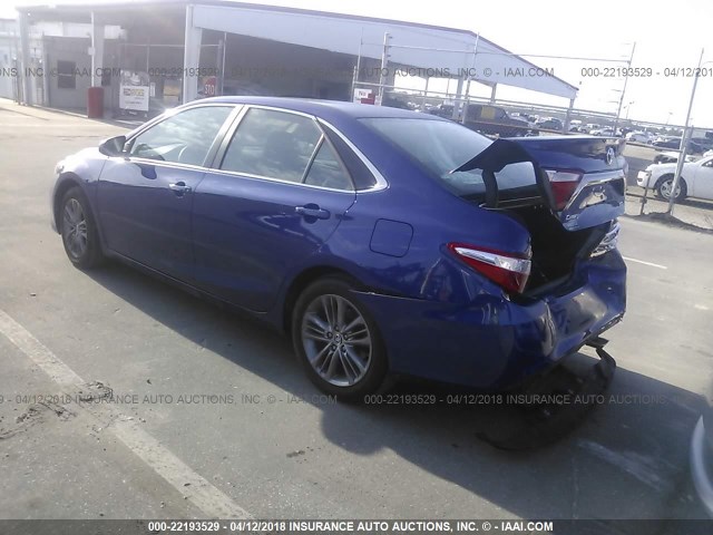 4T1BF1FKXFU885388 - 2015 TOYOTA CAMRY LE/XLE/SE/XSE BLUE photo 3