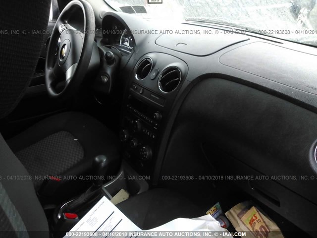 3GNBAAFW0BS634905 - 2011 CHEVROLET HHR LS WHITE photo 5