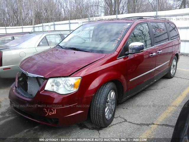 2A8HR64X28R826944 - 2008 CHRYSLER TOWN & COUNTRY LIMITED RED photo 2