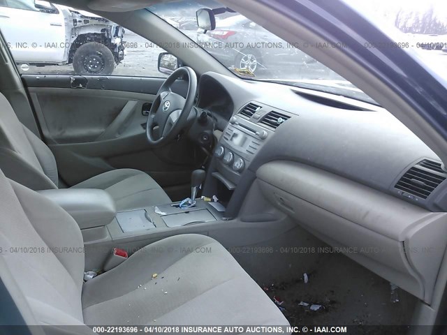 4T4BF3EK0BR167569 - 2011 TOYOTA CAMRY SE/LE/XLE შავი ფოტო 5