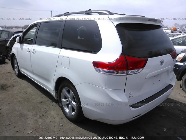 5TDKK3DC9CS239735 - 2012 TOYOTA SIENNA LE WHITE photo 3