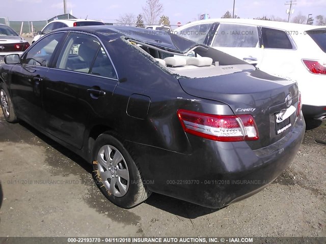 4T1BF3EK0BU633530 - 2011 TOYOTA CAMRY SE/LE/XLE 灰色 照片 3