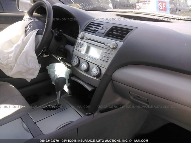 4T1BF3EK0BU633530 - 2011 TOYOTA CAMRY SE/LE/XLE 灰色 照片 5