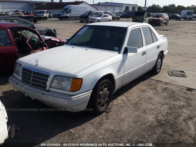 WDBEA32E9SC229399 - 1995 MERCEDES-BENZ E 320 BASE/320 SPECIAL WHITE photo 2