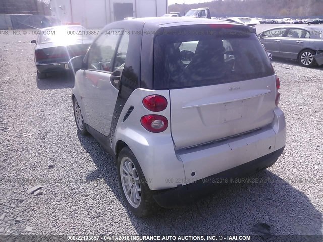 WMEEJ3BA9BK423257 - 2011 SMART FORTWO PURE/PASSION SILVER photo 3