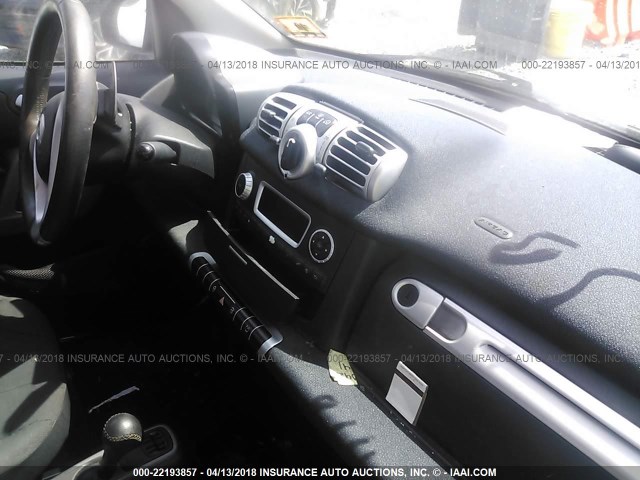 WMEEJ3BA9BK423257 - 2011 SMART FORTWO PURE/PASSION SILVER photo 5