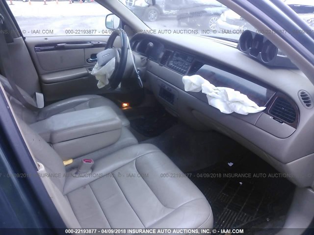 1LNHM81W0YY810004 - 2000 LINCOLN TOWN CAR EXECUTIVE Зеленый фото 5