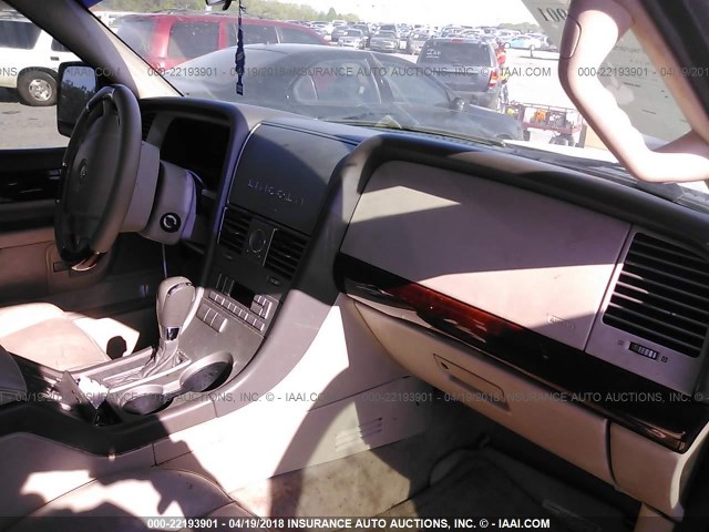 5LMEU68H64ZJ15882 - 2004 LINCOLN AVIATOR 白色 照片 5