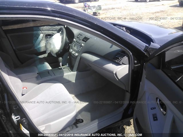 4T1BF3EK2BU208214 - 2011 TOYOTA CAMRY SE/LE/XLE 黑色 照片 5