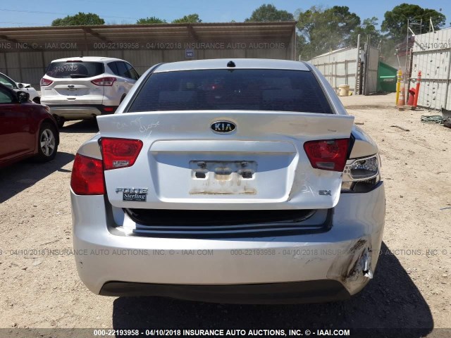 KNAFU4A23C5616186 - 2012 KIA FORTE EX SILVER photo 6