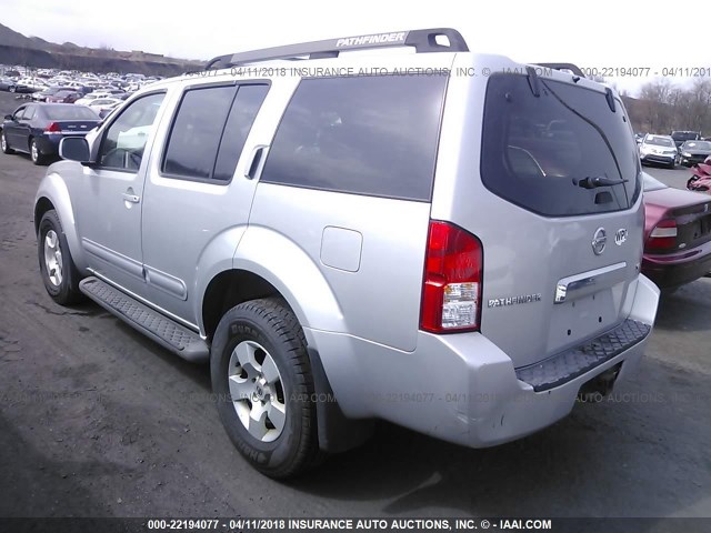 5N1AR18W06C641404 - 2006 NISSAN PATHFINDER LE/SE/XE SILVER photo 3