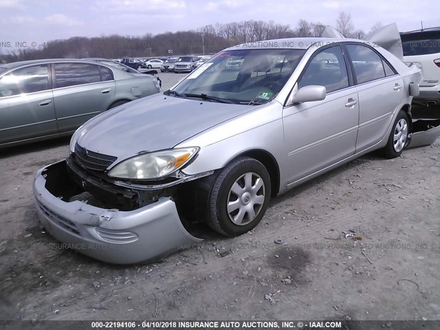 4T1BE32K53U200603 - 2003 TOYOTA CAMRY LE/XLE/SE SILVER photo 2