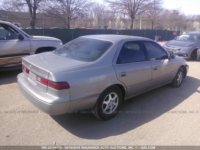 4T1BG22K1WU368392 - 1998 TOYOTA CAMRY CE/LE/XLE BROWN photo 4