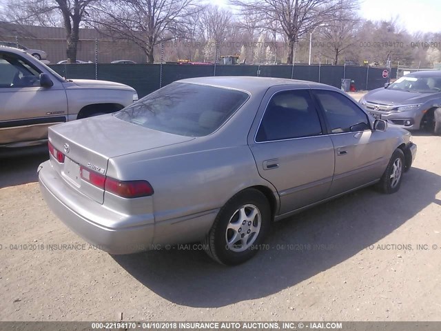 4T1BG22K1WU368392 - 1998 TOYOTA CAMRY CE/LE/XLE 棕色 照片 4