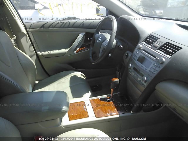 4T1BK46K08U070228 - 2008 TOYOTA CAMRY LE/XLE/SE ლურჯი ფოტო 5