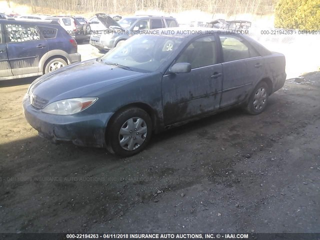 4T1BE32KX2U532387 - 2002 TOYOTA CAMRY LE/XLE/SE ნაცრისფერი ფოტო 2