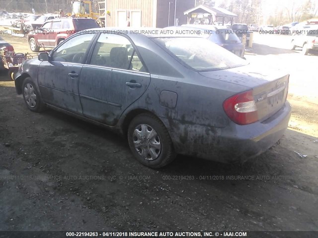 4T1BE32KX2U532387 - 2002 TOYOTA CAMRY LE/XLE/SE ნაცრისფერი ფოტო 3