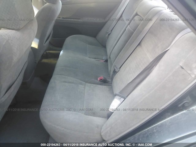 4T1BE32KX2U532387 - 2002 TOYOTA CAMRY LE/XLE/SE ნაცრისფერი ფოტო 8