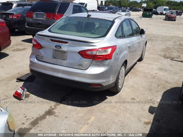 1FADP3F24EL151863 - 2014 FORD FOCUS SE SILVER photo 4