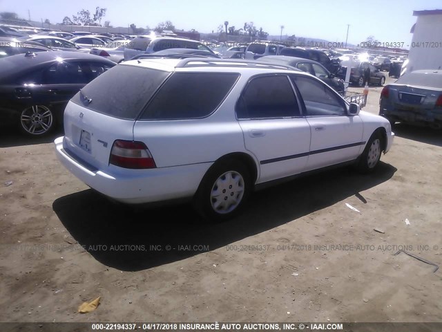 1HGCE1823TA007342 - 1996 HONDA ACCORD LX WHITE photo 4