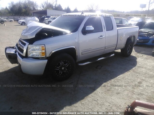 1GCSCREA3AZ217058 - 2010 CHEVROLET SILVERADO C1500  LS SILVER photo 2