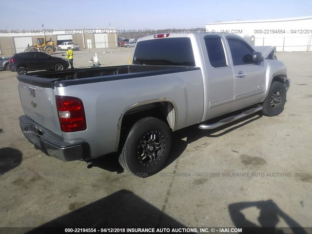 1GCSCREA3AZ217058 - 2010 CHEVROLET SILVERADO C1500  LS SILVER photo 4